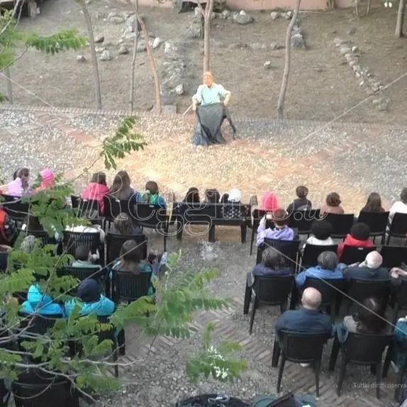 Reggio, al Medfest Daria Paoletta: «Nelle storie ognuno cerca sé stesso, mai smettere di raccontarle» - VIDEO