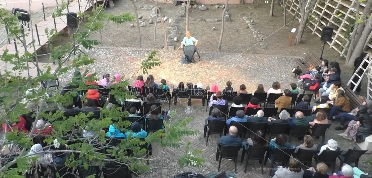 Reggio, al Medfest Daria Paoletta: «Nelle storie ognuno cerca sé stesso, mai smettere di raccontarle» - VIDEO