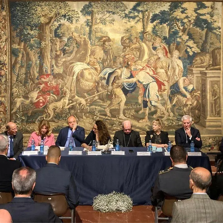 Gerace, l'arazzo di Raffaello fa da sfondo ad un incontro sulla lotta alla criminalità