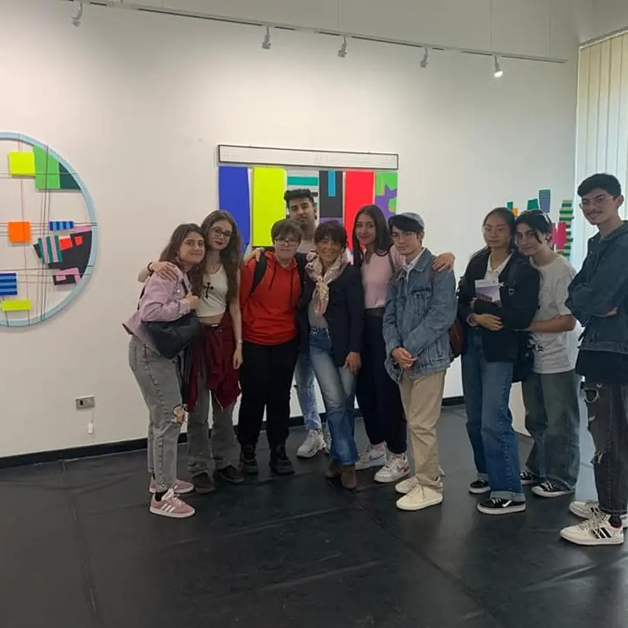 Liceo artistico \"Frangipane” di Reggio in visita alla mostra \"Forme in superficie\"