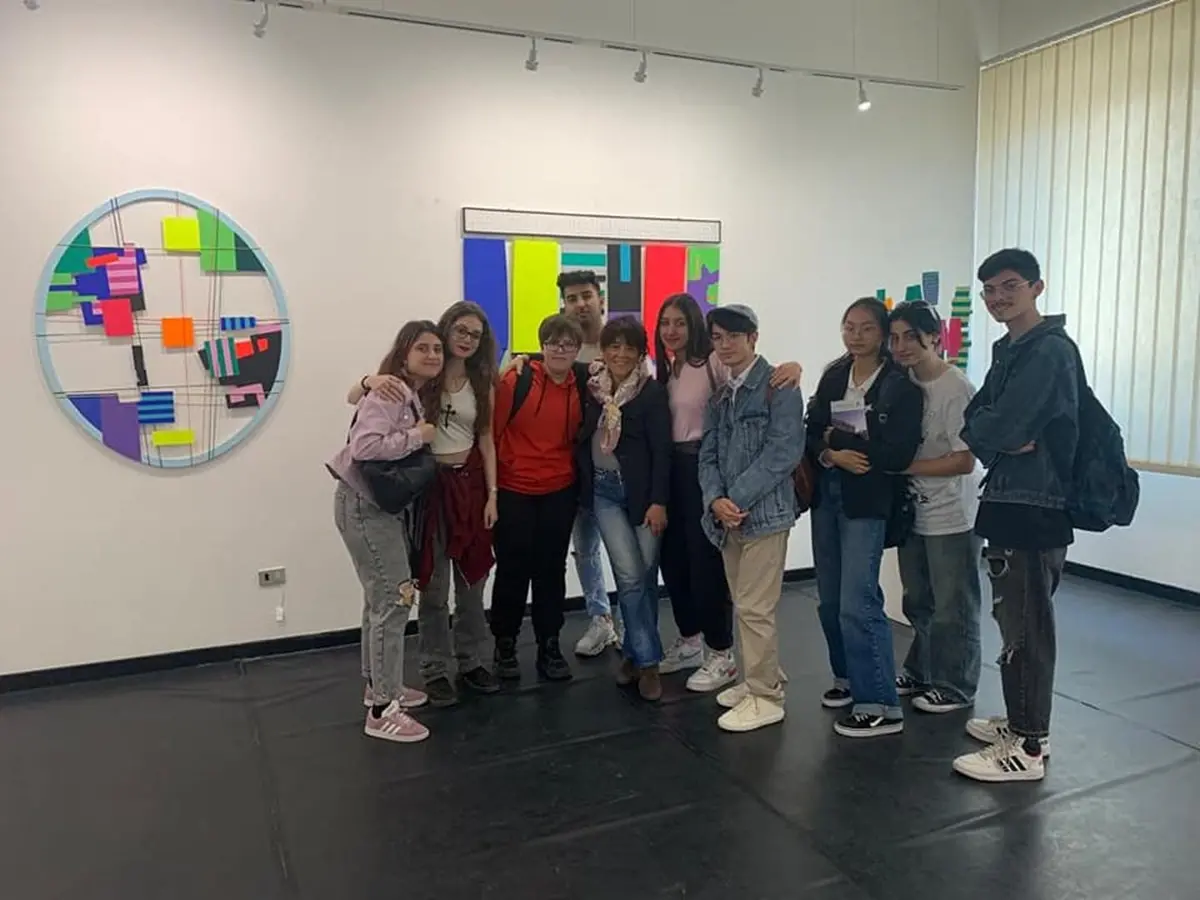 Liceo artistico \"Frangipane” di Reggio in visita alla mostra \"Forme in superficie\"