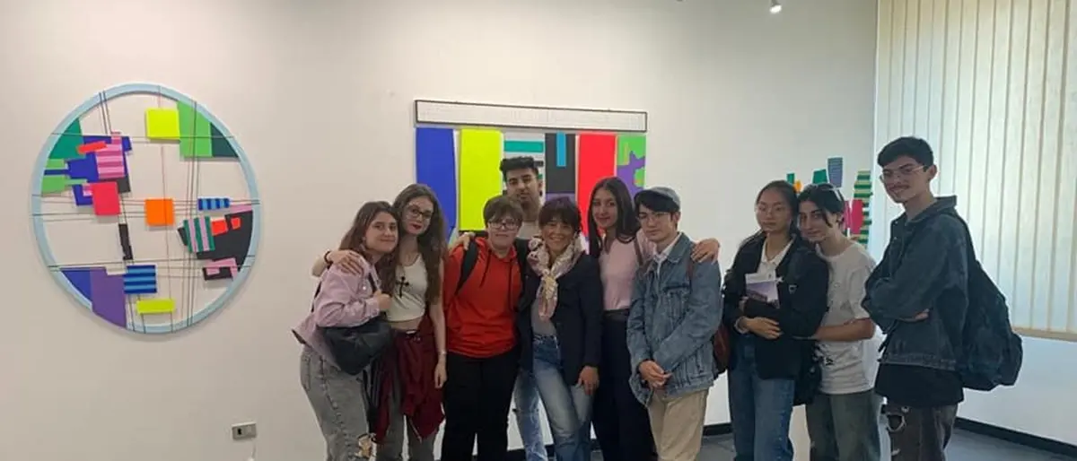 Liceo artistico \"Frangipane” di Reggio in visita alla mostra \"Forme in superficie\"