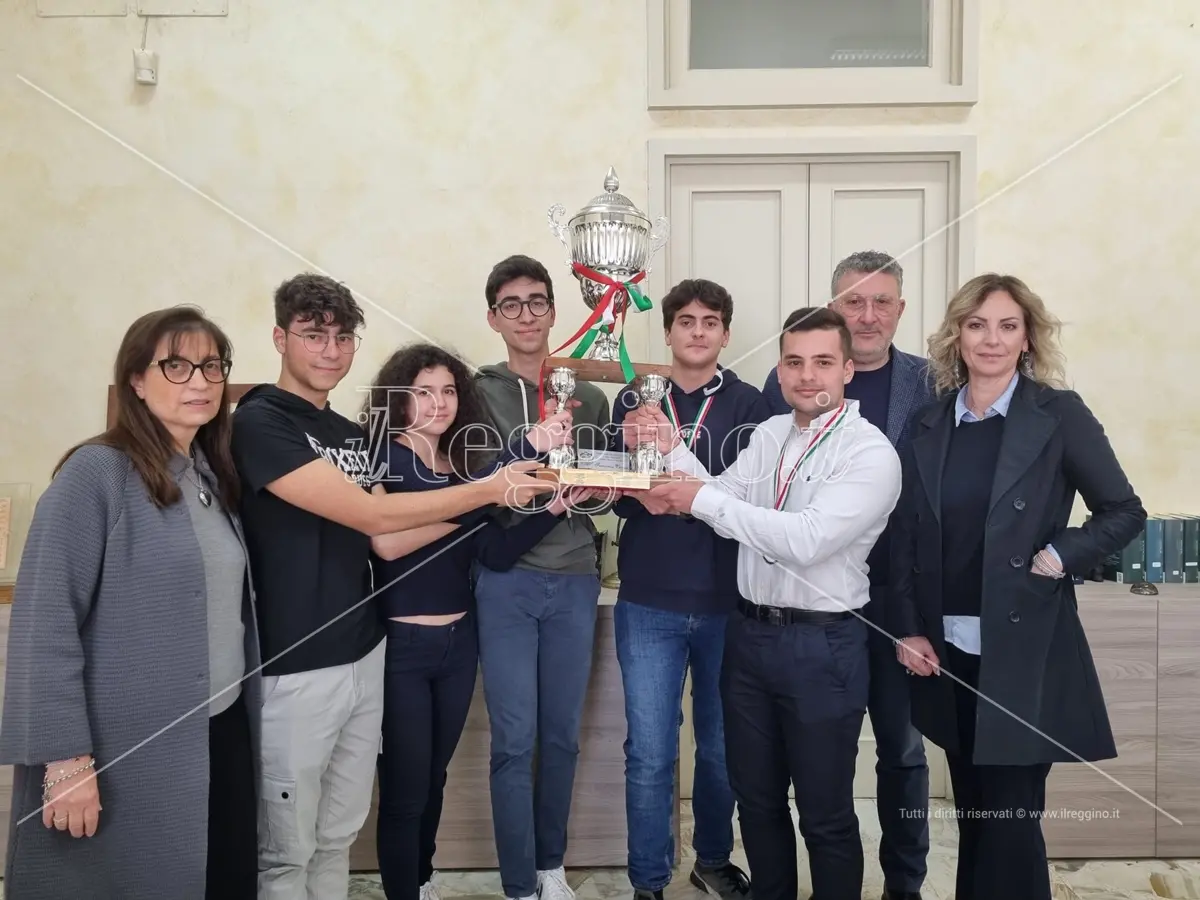 Seri, studiosi e sbarazzini: ecco i liceali che hanno portato Reggio sul podio delle Olimpiadi della cultura - VIDEO