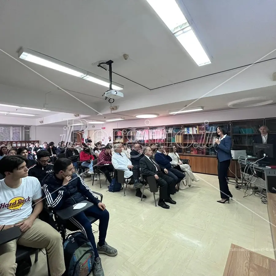 Reggio, gli studenti del “Volta” si confrontano con il mondo sanitario al Gom