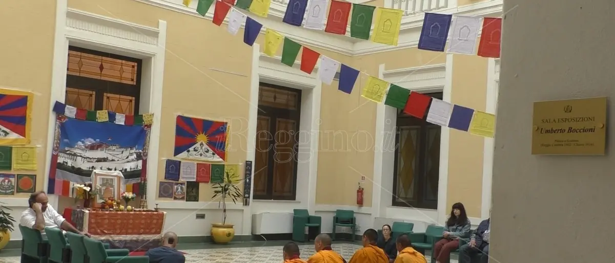 Reggio, profonda spiritualità e intensa ritualità con i monaci tibetani e il Mandala buddista - FOTO e VIDEO