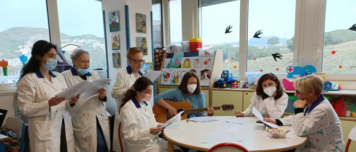 L’Avo celebra la festa della mamma nel reparto di Pediatria del Gom