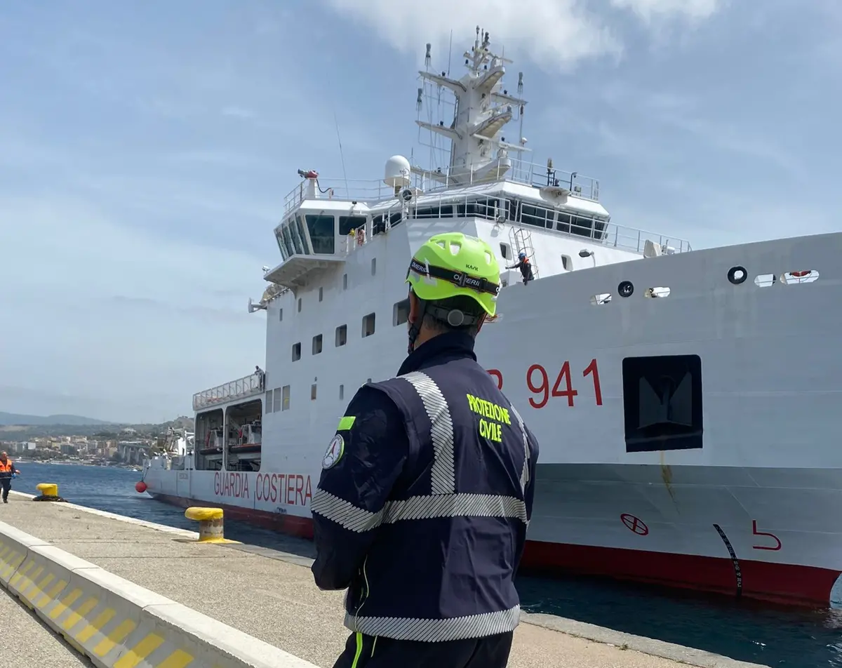 Reggio, sbarcheranno 535 migranti dalla nave Diciotti appena arrivata al porto