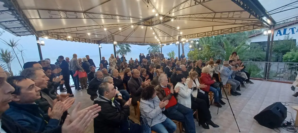 A Lazzaro si parla di modello Riace con Mario Oliverio e Mimmo Lucano