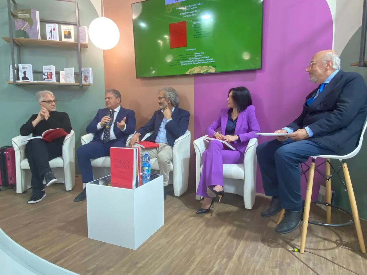 Salone del Libro, presentato il \"Terzo Regno\", Mancuso: «La Calabria patrimonio di civiltà»