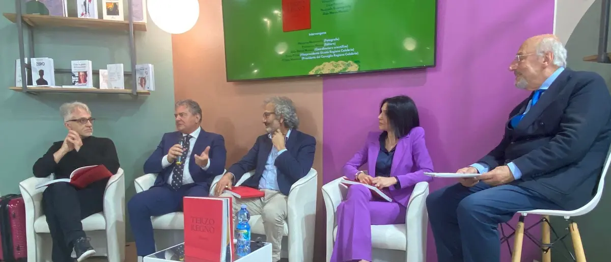 Salone del Libro, presentato il \"Terzo Regno\", Mancuso: «La Calabria patrimonio di civiltà»
