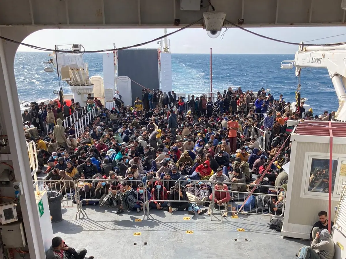 Trasportava migranti verso la Locride, arrestato a Milano uno scafista 19enne