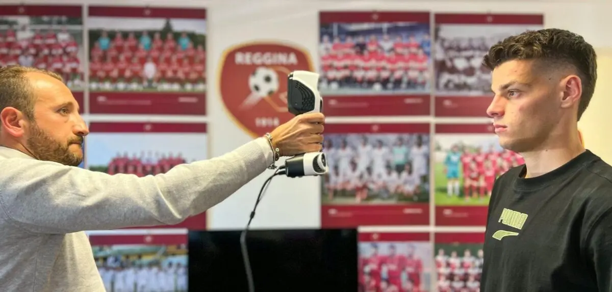 Reggina, Niccolò Pierozzi scansionato in 3D per personalizzare parastinchi e mascherina nasale