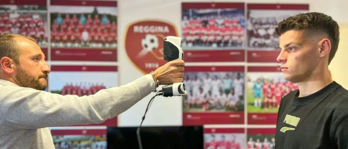 Reggina, Niccolò Pierozzi scansionato in 3D per personalizzare parastinchi e mascherina nasale