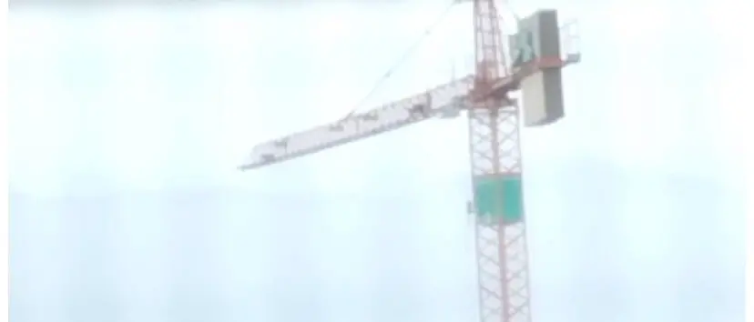 Maltempo a Reggio, Gru pericolante a Gallina: evacuate alcune abitazioni - VIDEO