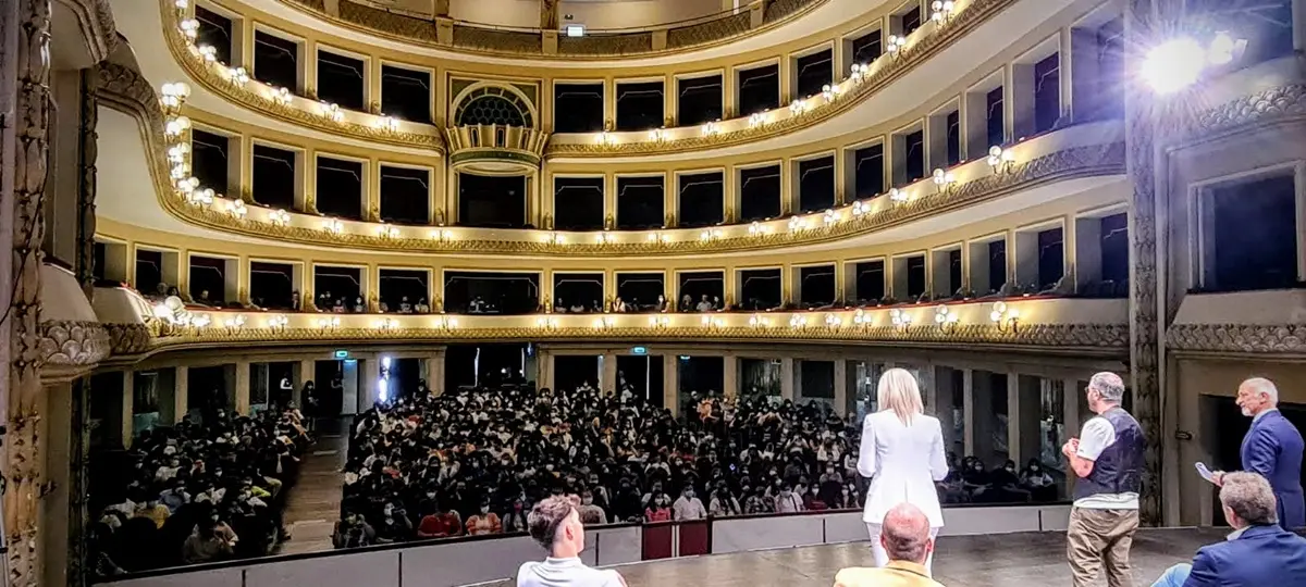 Reggio, venti Istituti scolastici aderiscono alla nuova edizione del Premio artistico letterario \"Apollo School\"