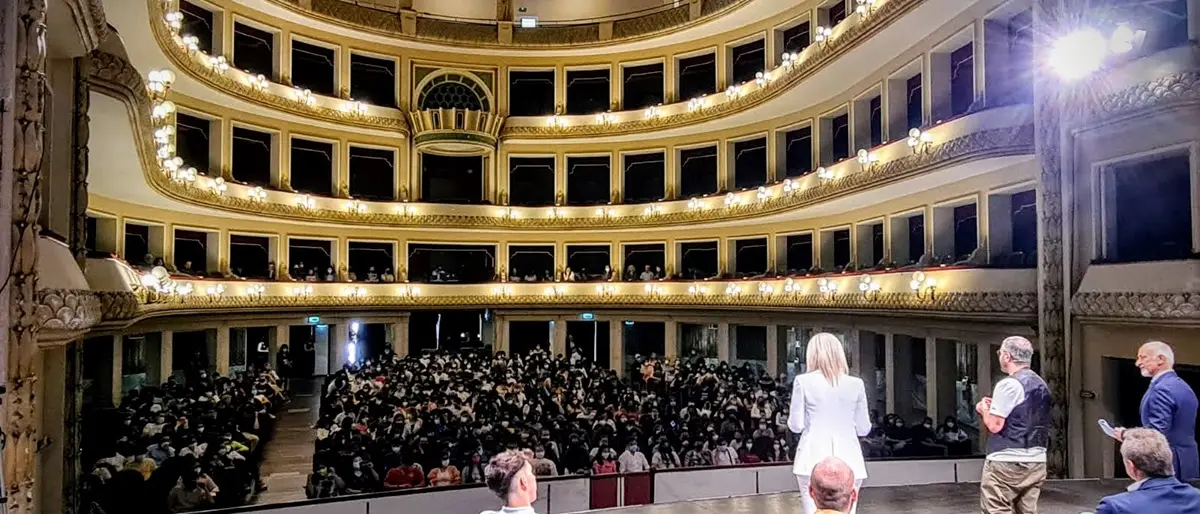 Reggio, venti Istituti scolastici aderiscono alla nuova edizione del Premio artistico letterario \"Apollo School\"