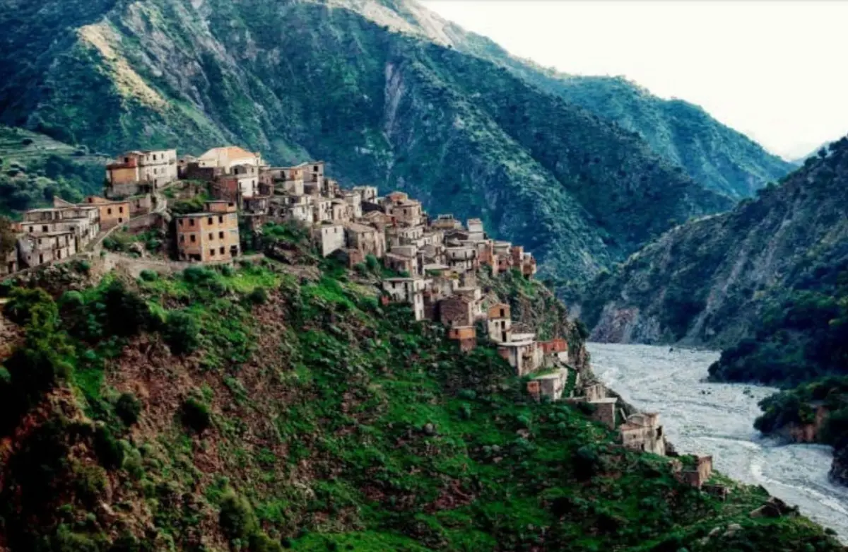 Roghudi, al via i lavori di recupero del borgo fantasma