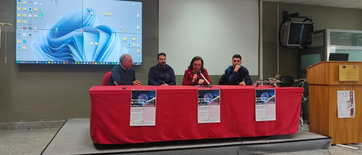 Locri, lezione magistrale di robotica e Intelligenza Artificiale al \"Zaleuco\"