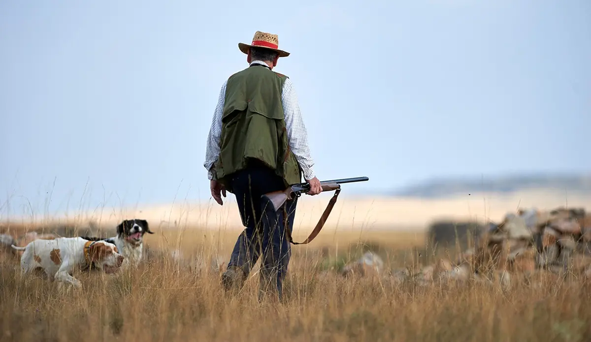 Fucile da caccia in mano ad un 14enne, il video sui social fa scattare le indagini per un cacciatore di Pianopoli\n