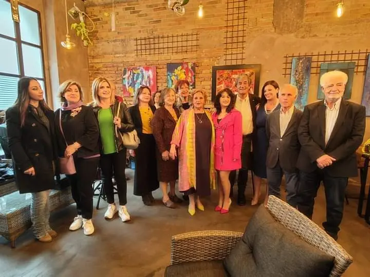 L'artista reggina Carmela Mafrica incanta con un tripudio di colori