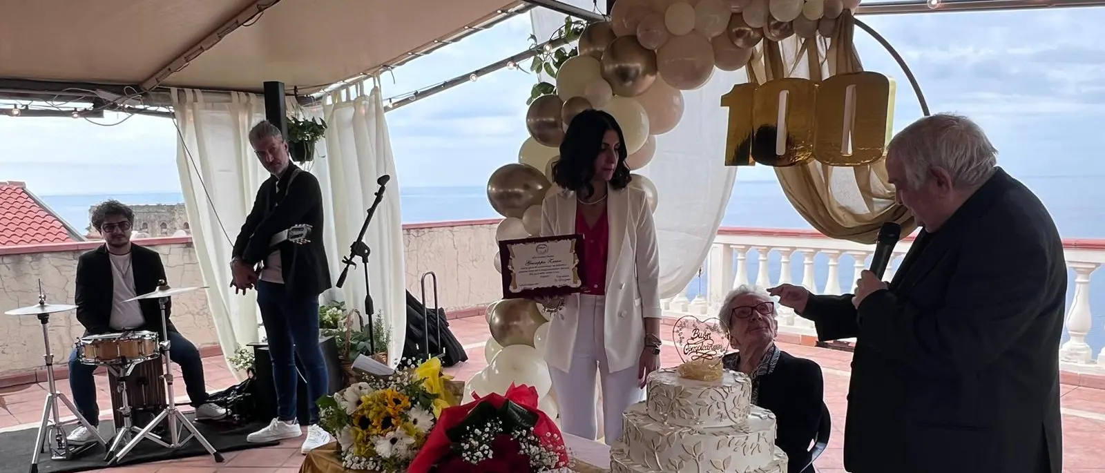 Scilla festeggia i 100 anni della signorina Zema alla \"Casa della carità\"