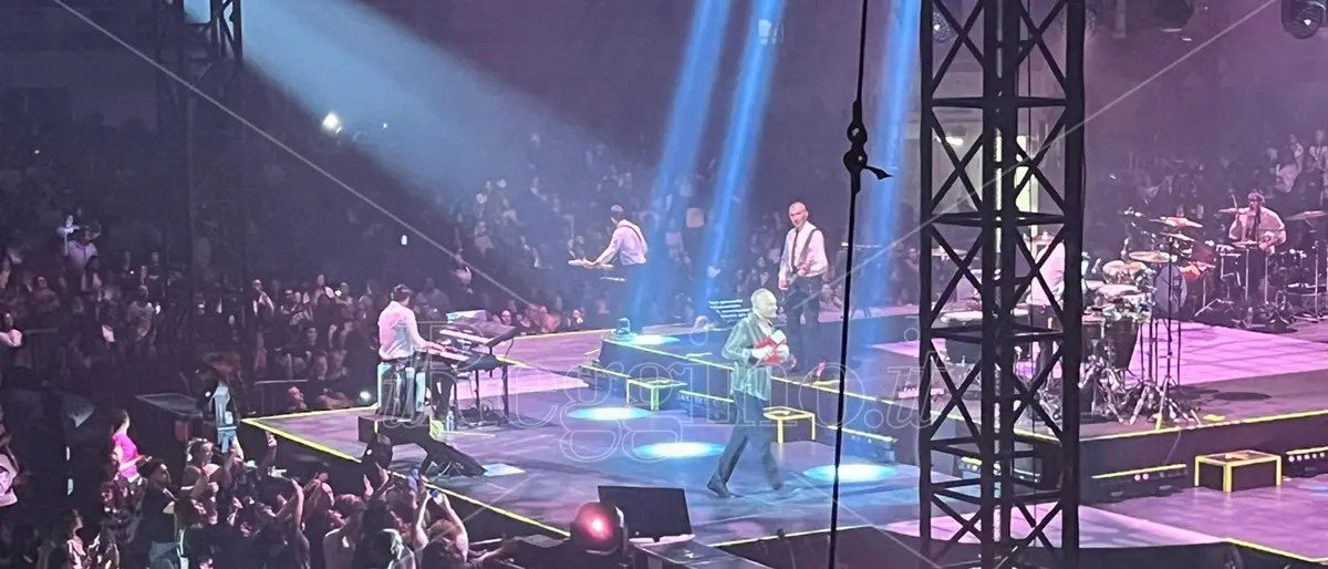 Reggio, un coro di 7mila voci ha cantato con Biagio Antonacci