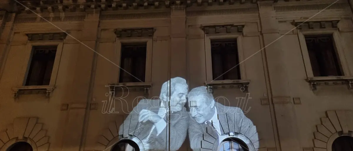 Reggio, i volti Falcone e Borsellino su palazzo San Giorgio