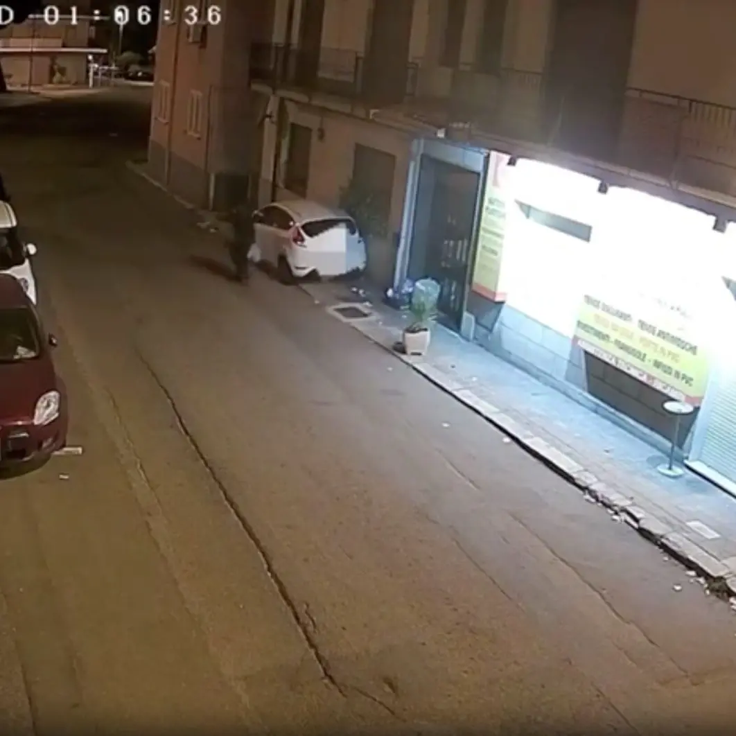 Morì in un incendio in casa a Reggio, è stato omicidio: arrestato il presunto autore - VIDEO