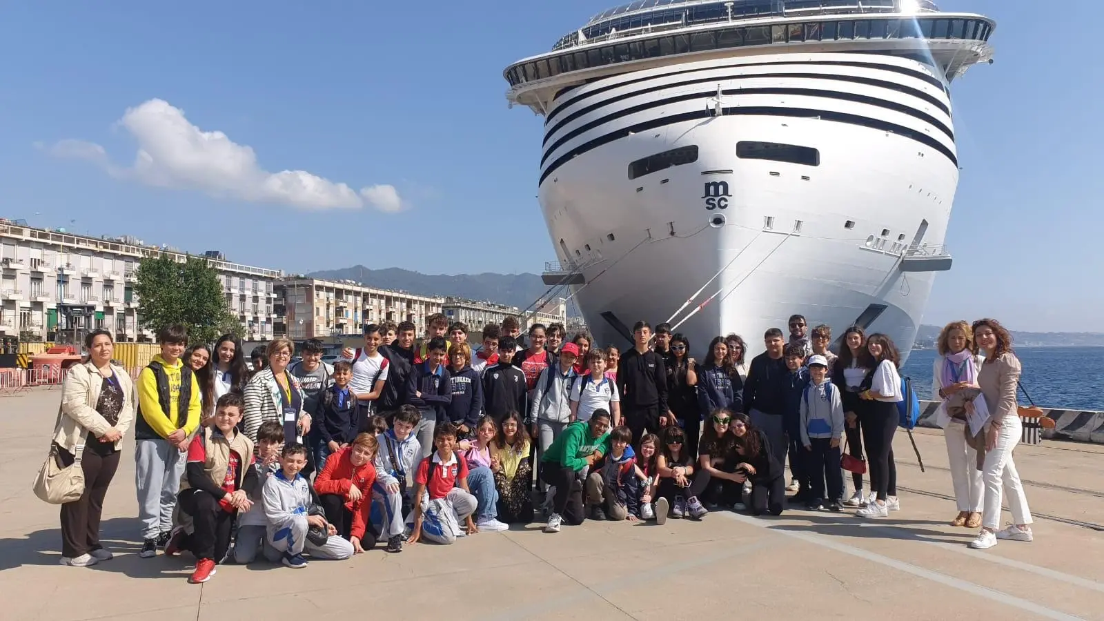 Messina, il collegio \"Sant'Ignazio\" in visita al porto