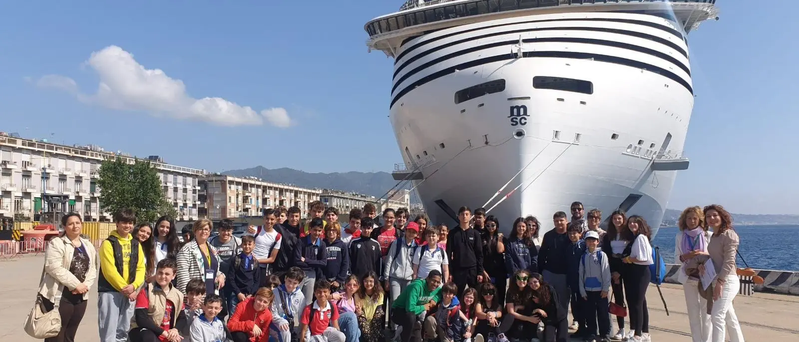 Messina, il collegio \"Sant'Ignazio\" in visita al porto