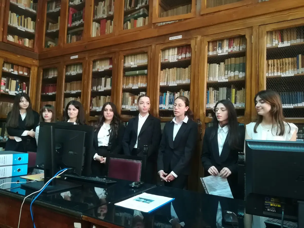 Reggio, l’Accademia del Tempo Libero visita l’antichissima biblioteca del \"Campanella\"