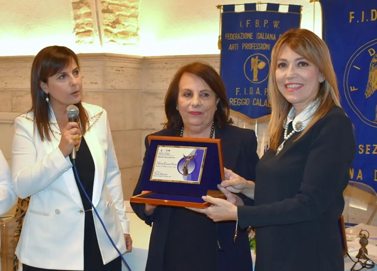 Cerimonia candele Fidapa Bpw 2023 a Reggio: premiate Arena e Caracciolo