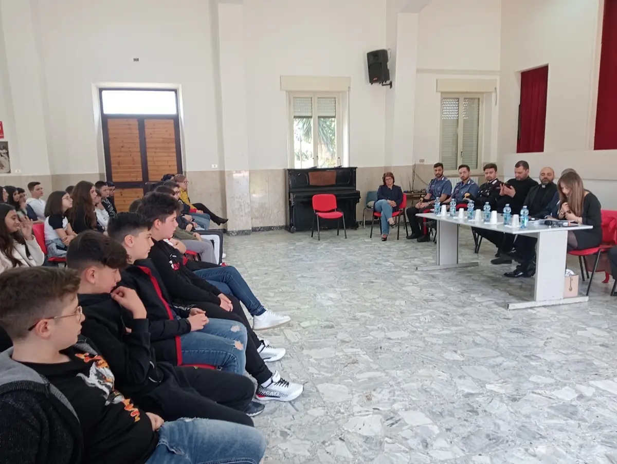 Oppido, a scuola di educazione civica con le Istituzioni del territorio