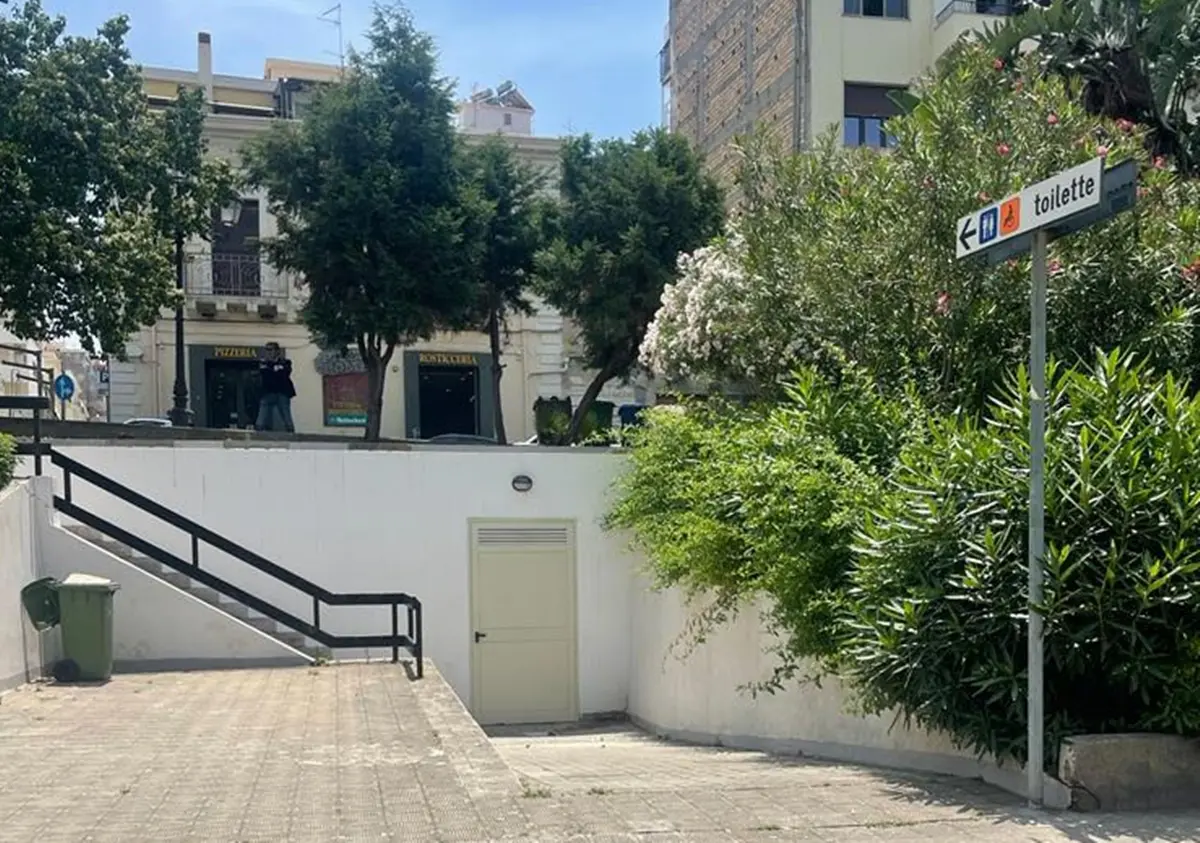 Lungomare di Reggio, Caridi e De Biasi: «Bagni pubblici chiusi»