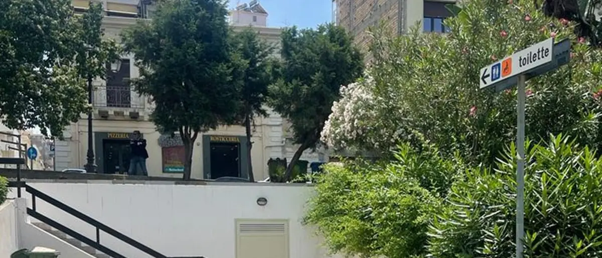 Lungomare di Reggio, Caridi e De Biasi: «Bagni pubblici chiusi»