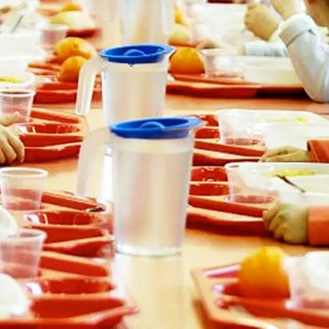 Caos mense scolastiche a Reggio, ecco come ha funzionato il servizio