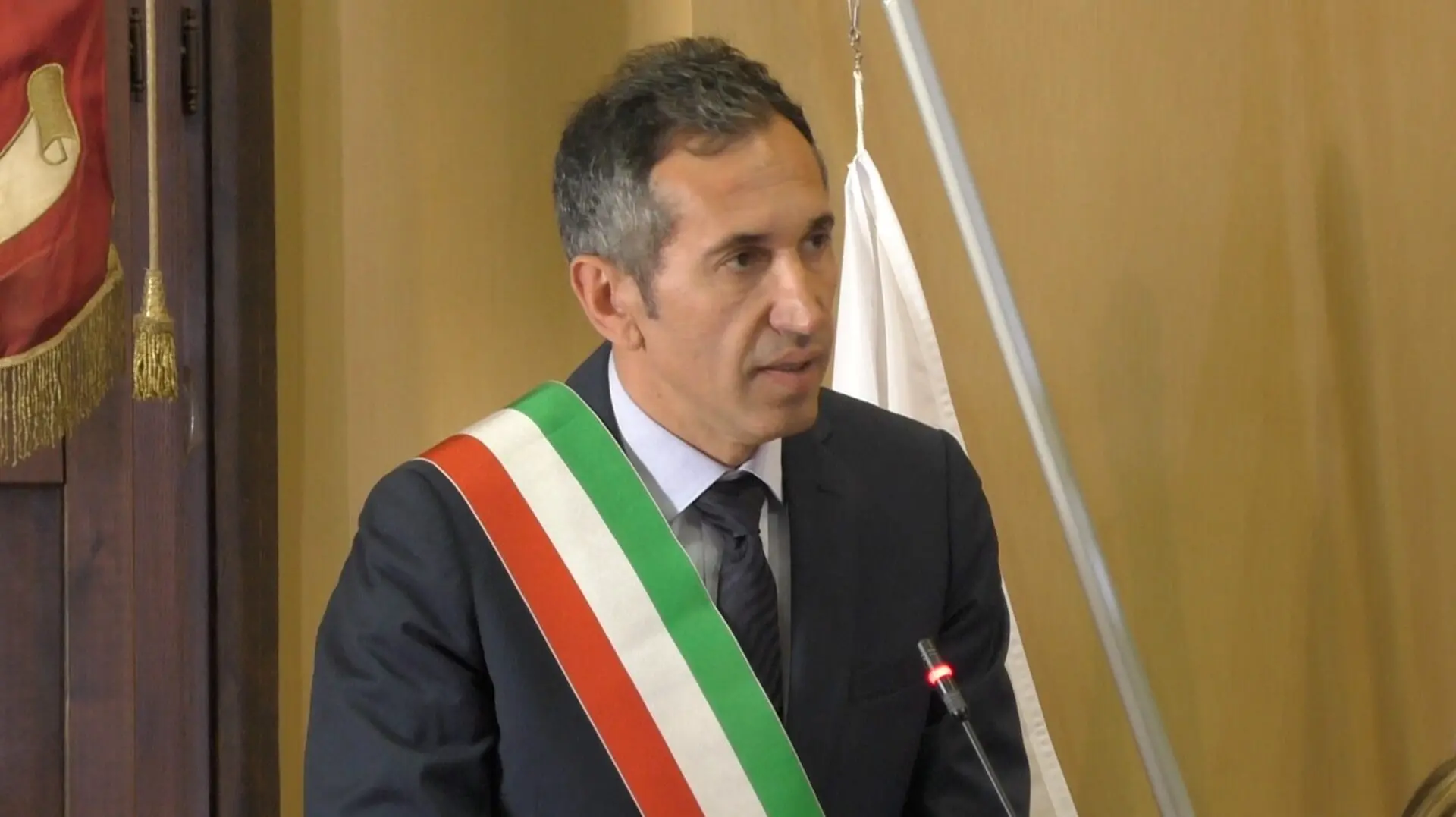Locri, il sindaco Fontana ha giurato: «Avanti con lavoro, sacrificio e umiltà»