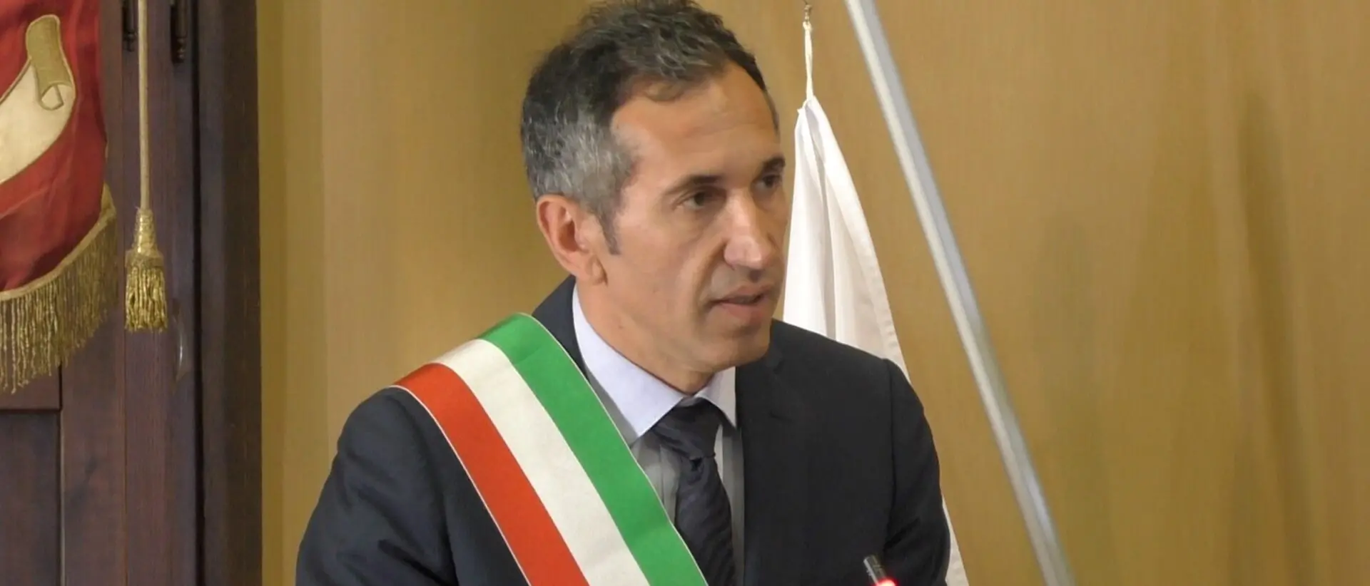 Locri, il sindaco Fontana ha giurato: «Avanti con lavoro, sacrificio e umiltà»