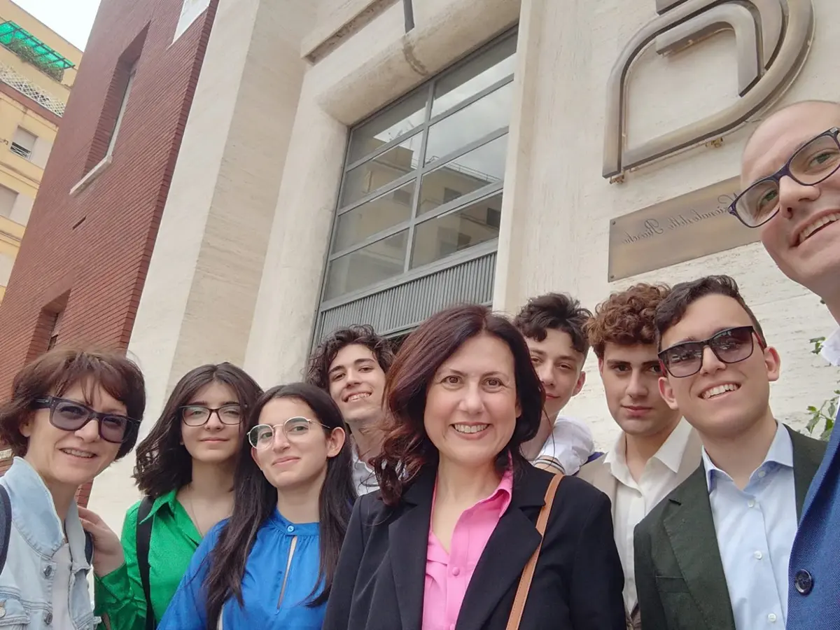 Reggio, tre studenti del \"Volta\" fra i vincitori del concorso \"Donne e ricerca in Fisica\"