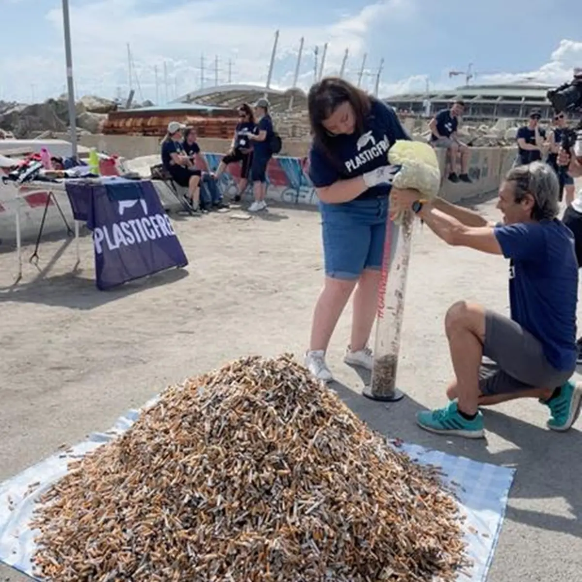 Calabria, i volontari di \"Plastic Free\" raccolgono 34 kg di mozziconi di sigaretta