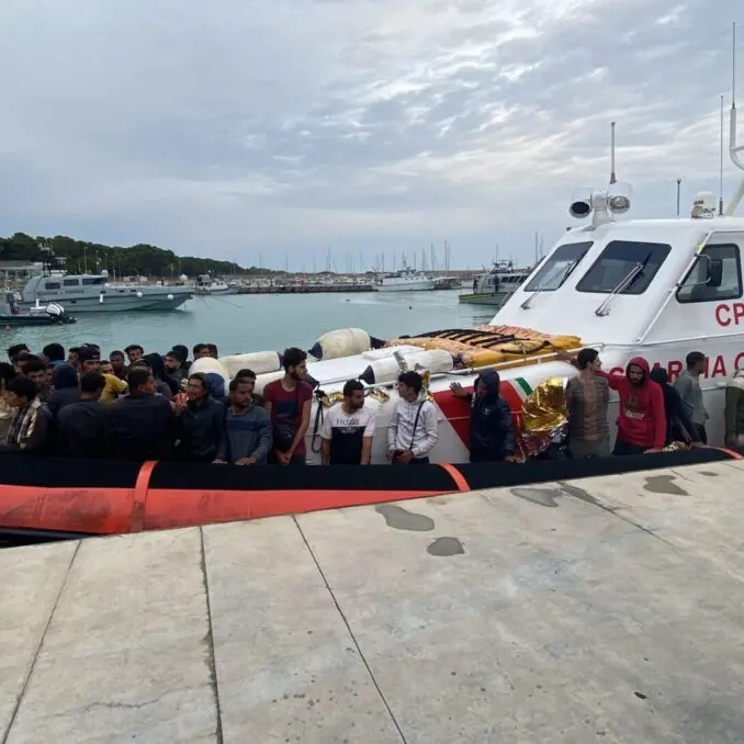 Roccella, secondo sbarco in due giorni: soccorsi 86 migranti