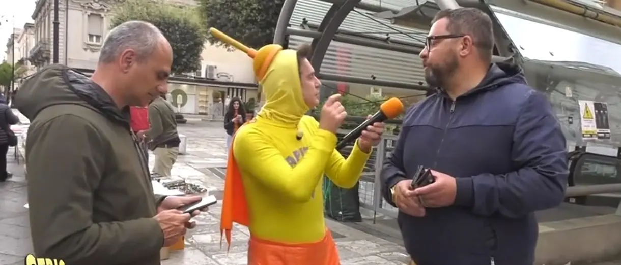 Striscia la Notizia a Reggio, in onda la puntata di denuncia sul tapis roulant: ma intanto sono arrivati finanziamenti