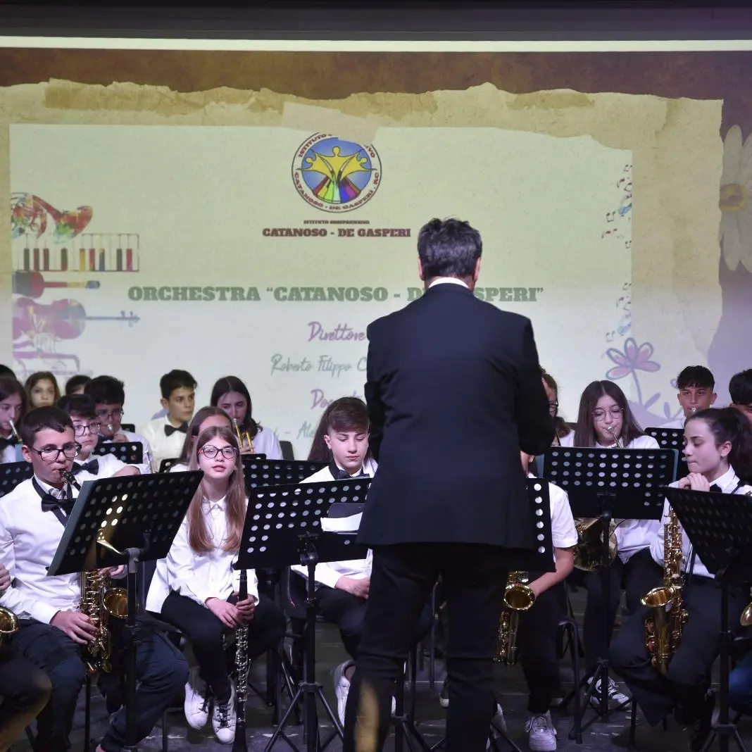 Reggio, l’istituto “Catanoso-De Gasperi” celebra la bellezza con il connubio tra arte e musica