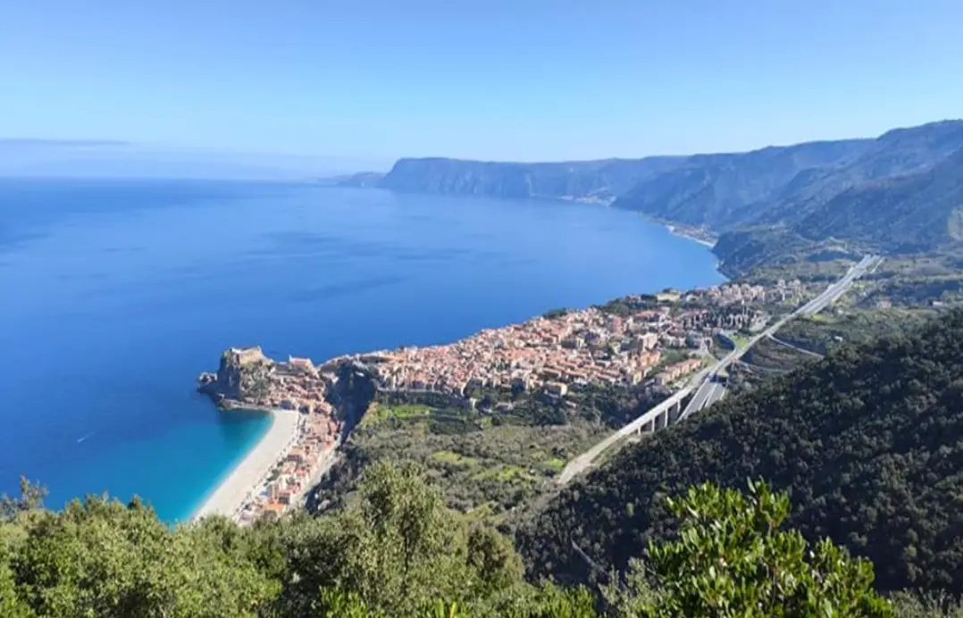 Scilla straordinaria, tra miti e leggende una perla racchiusa da mare e monti