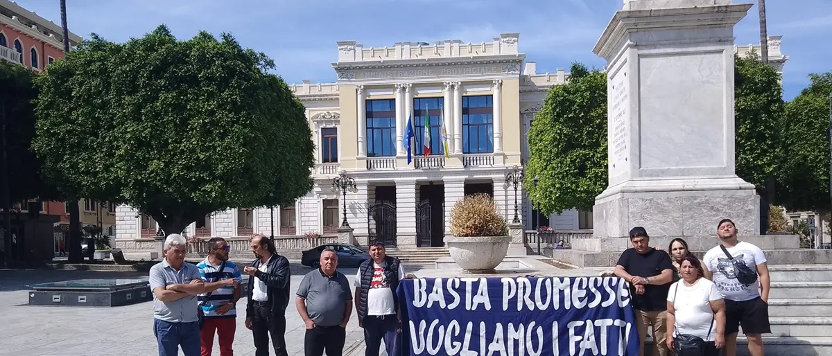 Reggio, Un mondo di mondi: «Il Comune continua a non assegnare gli alloggi»