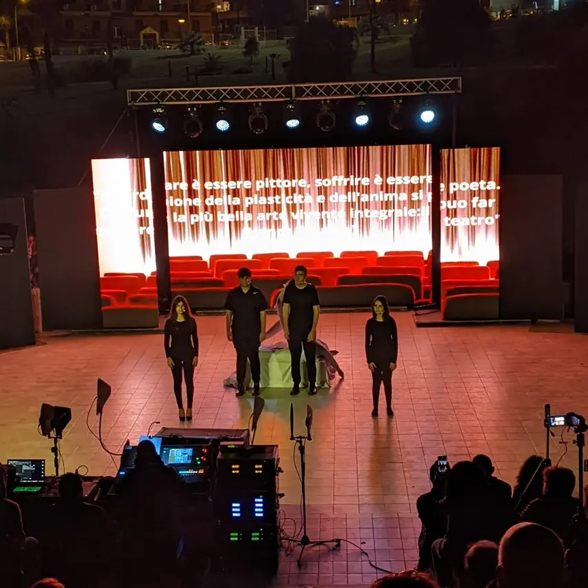 Campo Calabro, gli studenti del \"Nostro Repaci\" portano in scena \"UniVERSI Paralleli\"