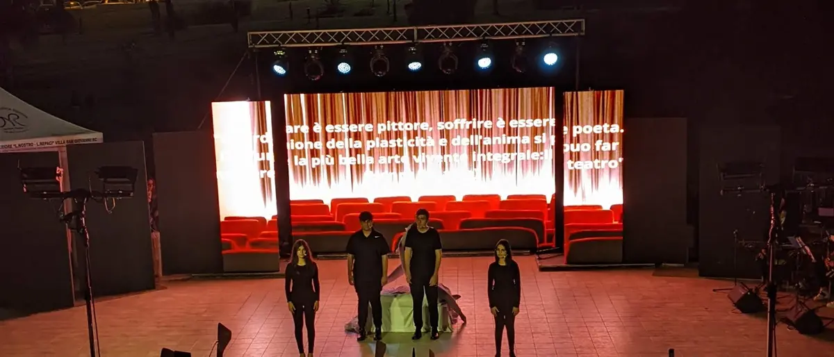 Campo Calabro, gli studenti del \"Nostro Repaci\" portano in scena \"UniVERSI Paralleli\"