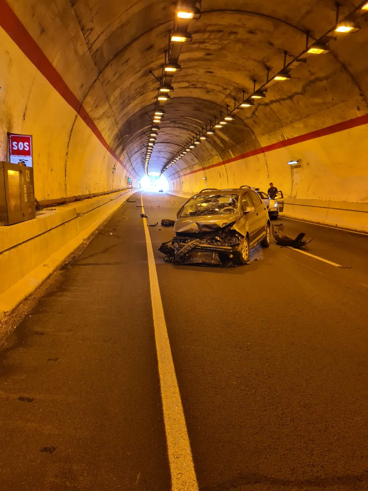 Siderno, frontale in una galleria sulla 106: ci sono feriti - FOTO