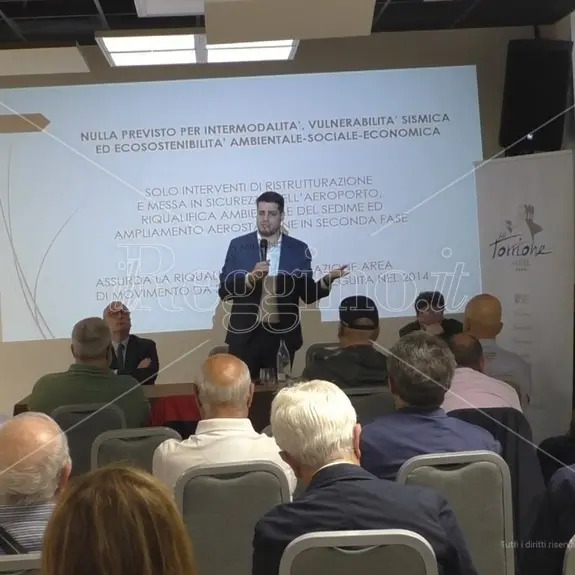 A Reggio il deputato Tucci: «Nuova governance per rilancio aeroporto, dopo la fallimentare gestione Sacal» - VIDEO