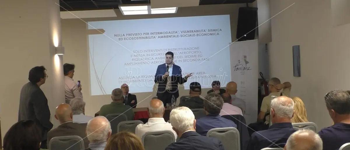 A Reggio il deputato Tucci: «Nuova governance per rilancio aeroporto, dopo la fallimentare gestione Sacal» - VIDEO